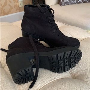 NWOT Lace up booties